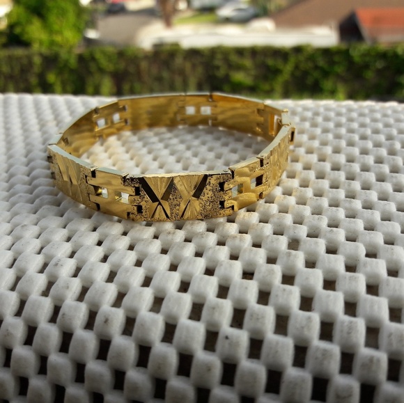 Bracelet - Picture 1 of 2